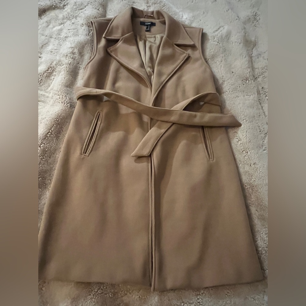 NWOT Forever 21 Camel Colored Sleeveless Belted Coat